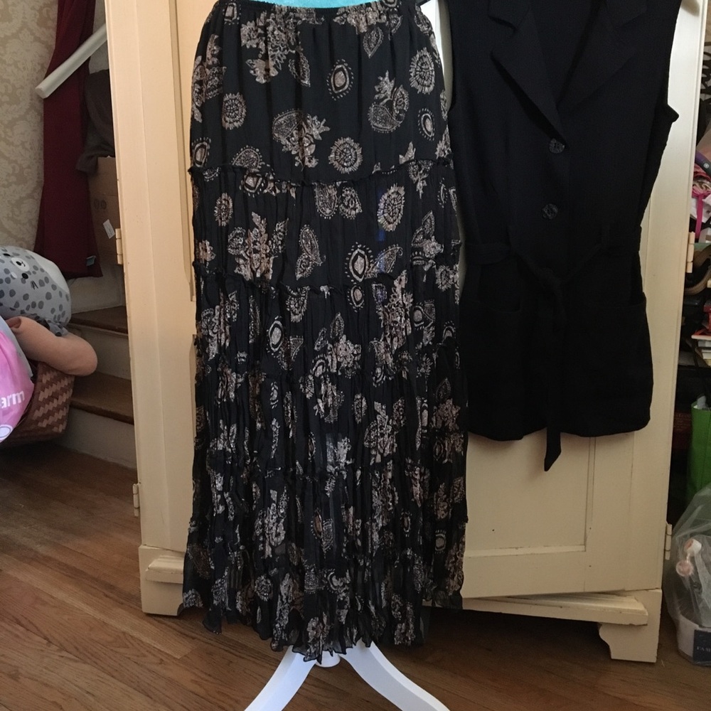 Beautiful Women’s Christopher & Banks Tiered Skirt - Small